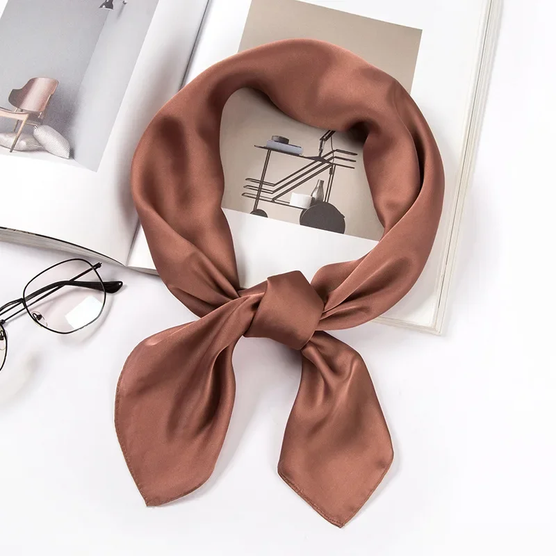サテンスカーフ レディース 70cm 無地 スムースな表面  - Silk Neck Scarf のレビューと価格